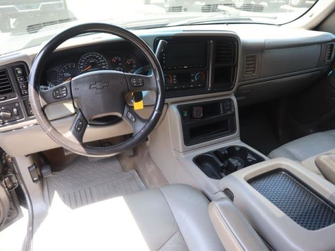 Used 2006 Chevrolet Silverado 1500 LT w/ Onstar Plus Package AWD/4WD image 13