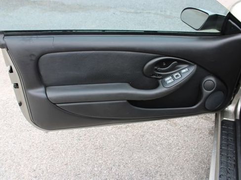 Used 2001 Pontiac Firebird Formula w/ Protection Group RWD image 12