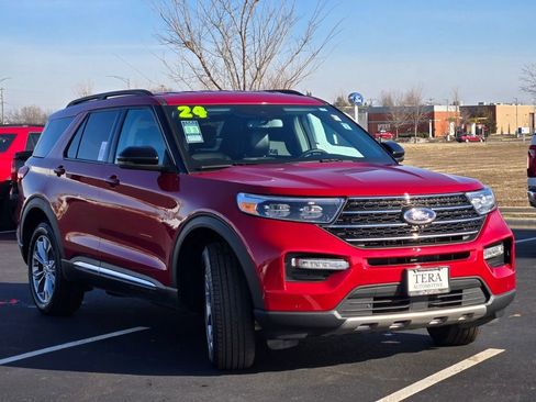 Certified 2024 Ford Explorer XLT w/ Equipment Group 202A image 5