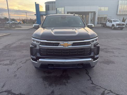 Used 2025 Chevrolet Silverado 1500 LT image 2