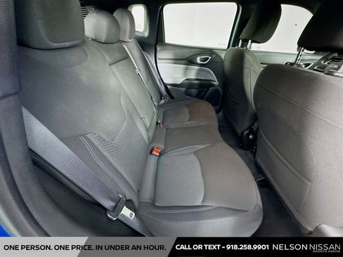 Used 2025 Jeep Compass Sport w/ Mopar Graphics Package image 25