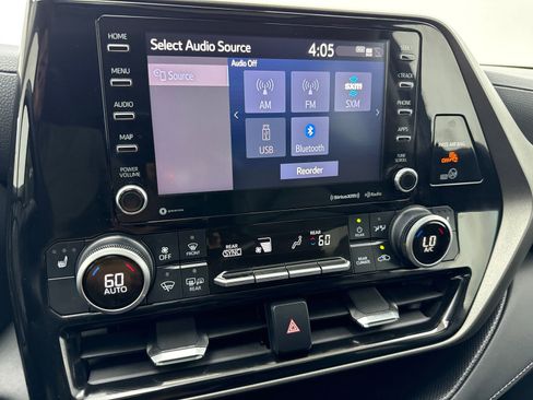 Used 2021 Toyota Highlander XLE FWD image 27