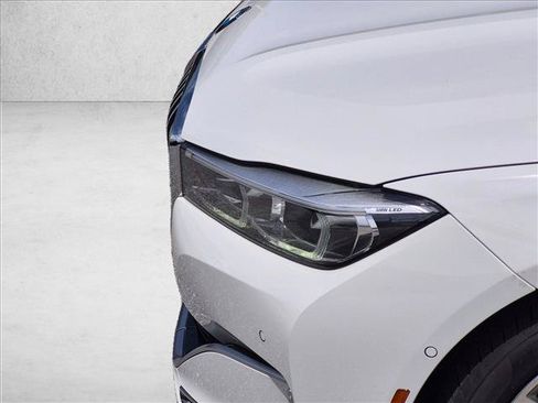 Used 2022 BMW 740i w/ Premium Package RWD image 13