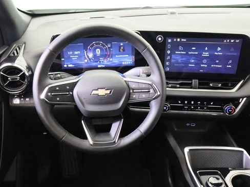 New 2026 Chevrolet Equinox LT w/ Safety and Technology Package FWD image 18