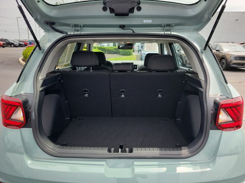 Used 2025 Hyundai Venue SEL FWD image 8