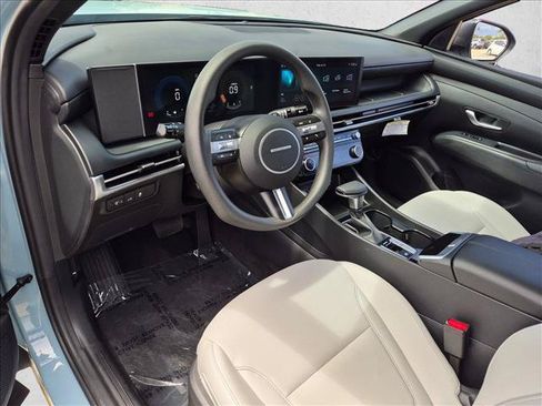 Certified 2025 Hyundai Santa Cruz SEL FWD image 10