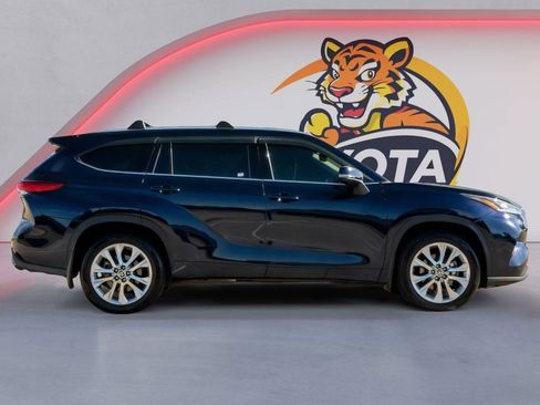 Used 2021 Toyota Highlander Limited AWD/4WD image 4