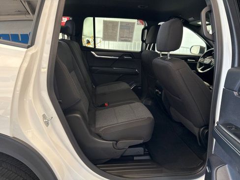 Used 2025 GMC Acadia Elevation image 27