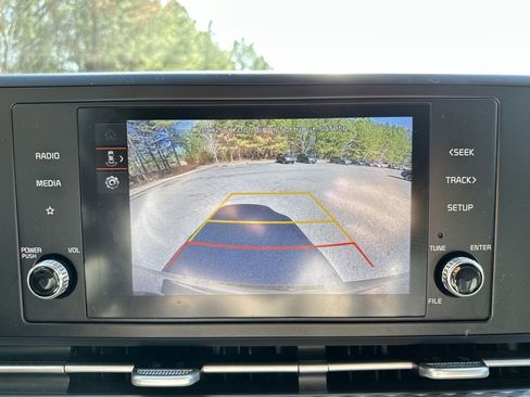 Used 2023 Kia Carnival LX image 22