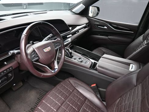 Used 2024 Cadillac Escalade ESV Sport Platinum w/ LPO, ONYX Package AWD/4WD image 25