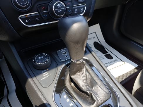 Used 2021 Jeep Cherokee Limited AWD/4WD image 17