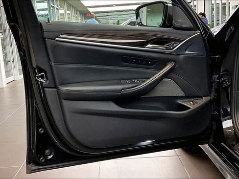 Used 2020 BMW M550i xDrive M550i xDrive w/ Executive Package image 21