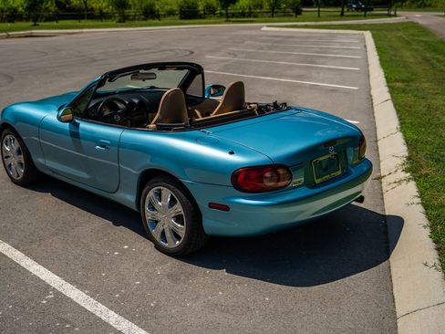 Used 2001 MAZDA MX-5 Miata RWD image 11