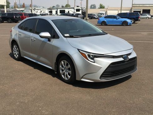 Used 2023 Toyota Corolla LE FWD image 9