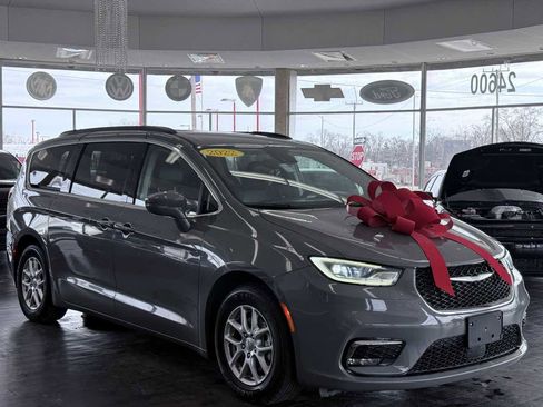Used 2022 Chrysler Pacifica Touring-L image 1