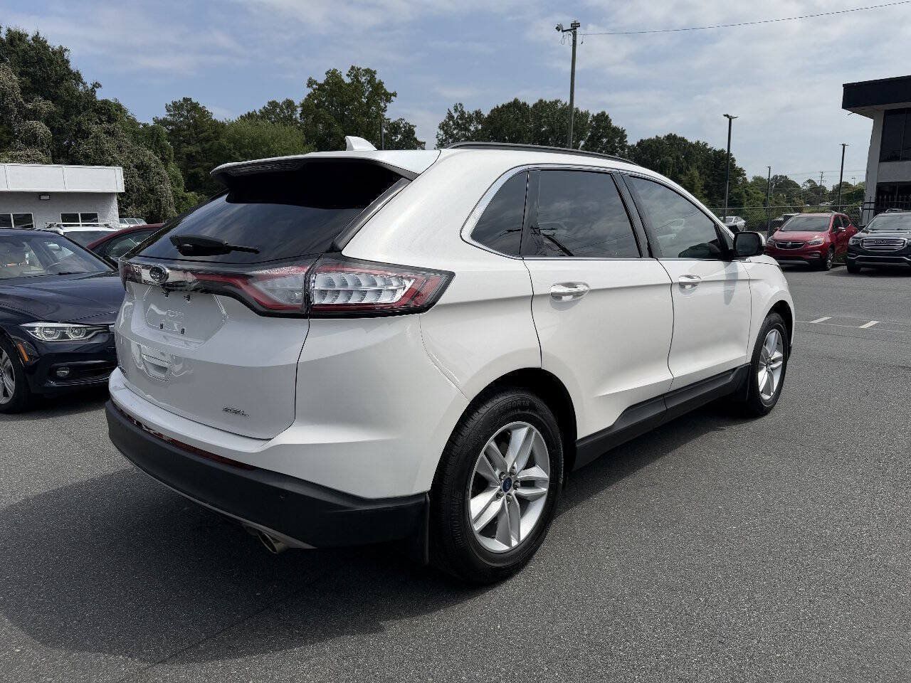 Used 2017 Ford Edge SEL w/ Equipment Group 201A FWD image 5