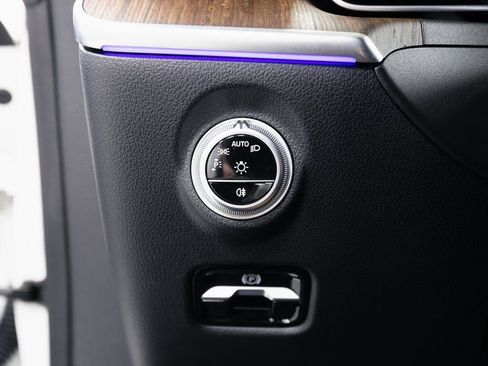 Used 2024 Mercedes-Benz CLE 300 4MATIC Cabriolet image 10