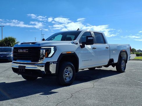 Used 2024 GMC Sierra 2500 Pro w/ Convenience Package image 3