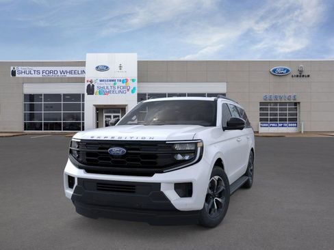New 2026 Ford Expedition Active image 2