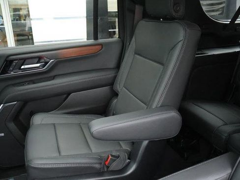 New 2026 GMC Yukon XL Denali w/ Sun & Power Step Package AWD/4WD image 13