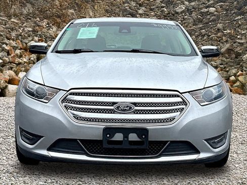 Used 2018 Ford Taurus Limited image 3