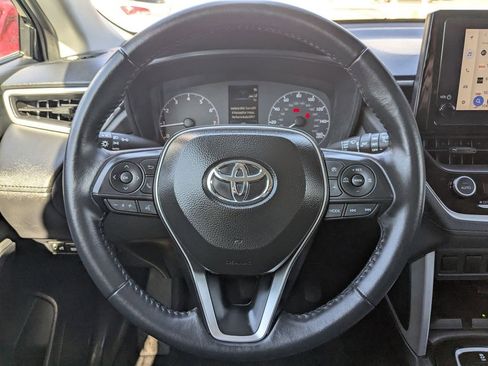 Used 2025 Toyota Corolla Cross LE image 17