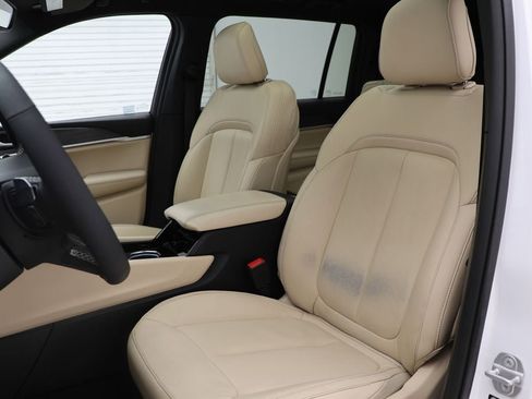Used 2023 Jeep Grand Cherokee L Limited AWD/4WD image 16