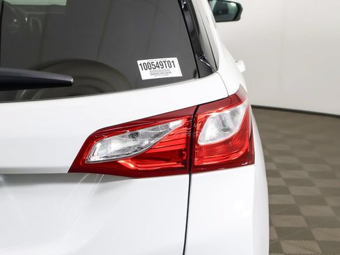 Used 2021 Chevrolet Equinox LT FWD image 16