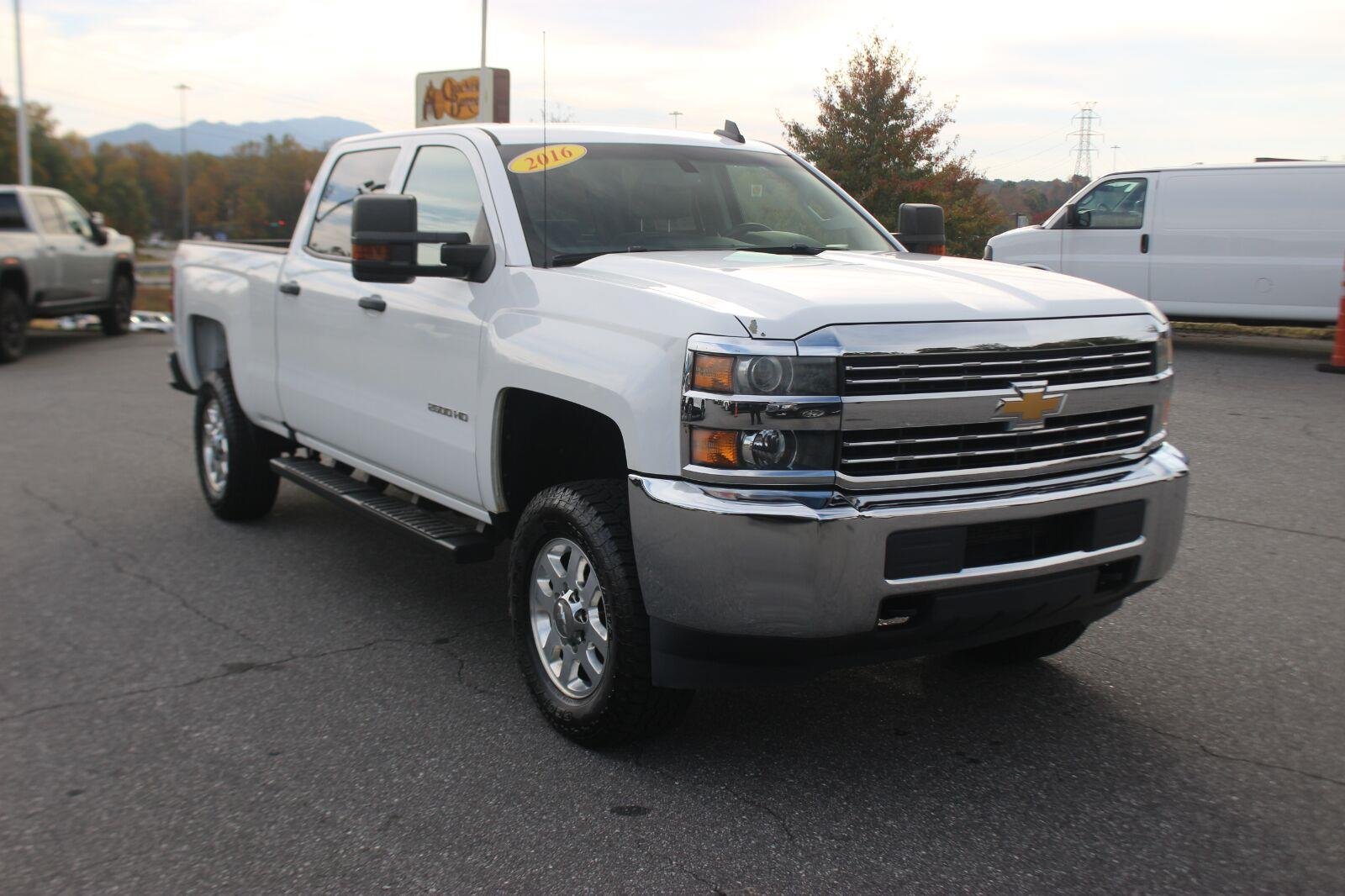 Used 2016 Chevrolet Silverado 2500 W/T w/ WT Convenience Package AWD/4WD image 2