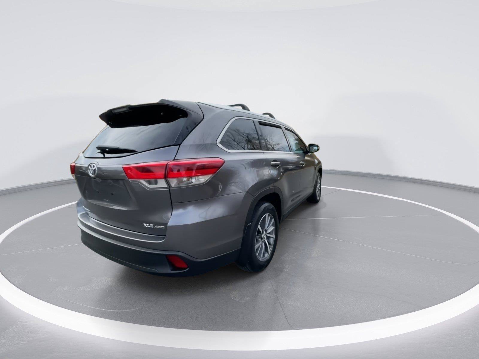 Used 2019 Toyota Highlander XLE AWD/4WD image 8