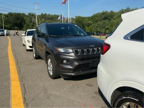 Used 2023 Jeep Compass 4WD image 4