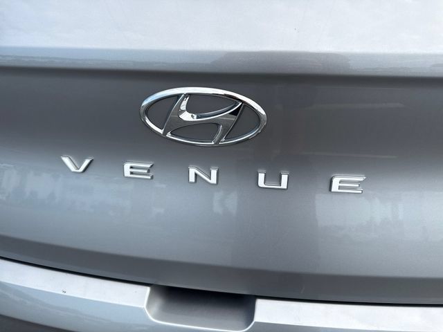 Used 2024 Hyundai Venue SEL FWD image 17
