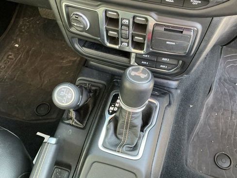 Used 2022 Jeep Wrangler Unlimited Sahara image 19