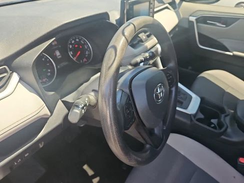 Used 2021 Toyota RAV4 XLE FWD image 2