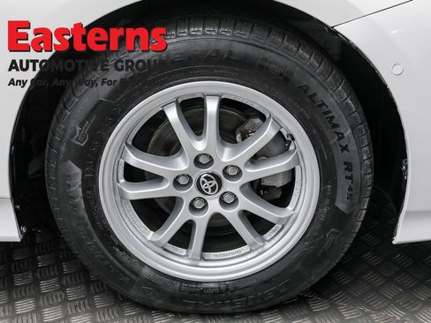 Used 2022 Toyota Prius LE image 27