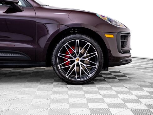 Certified 2023 Porsche Macan S AWD/4WD image 31