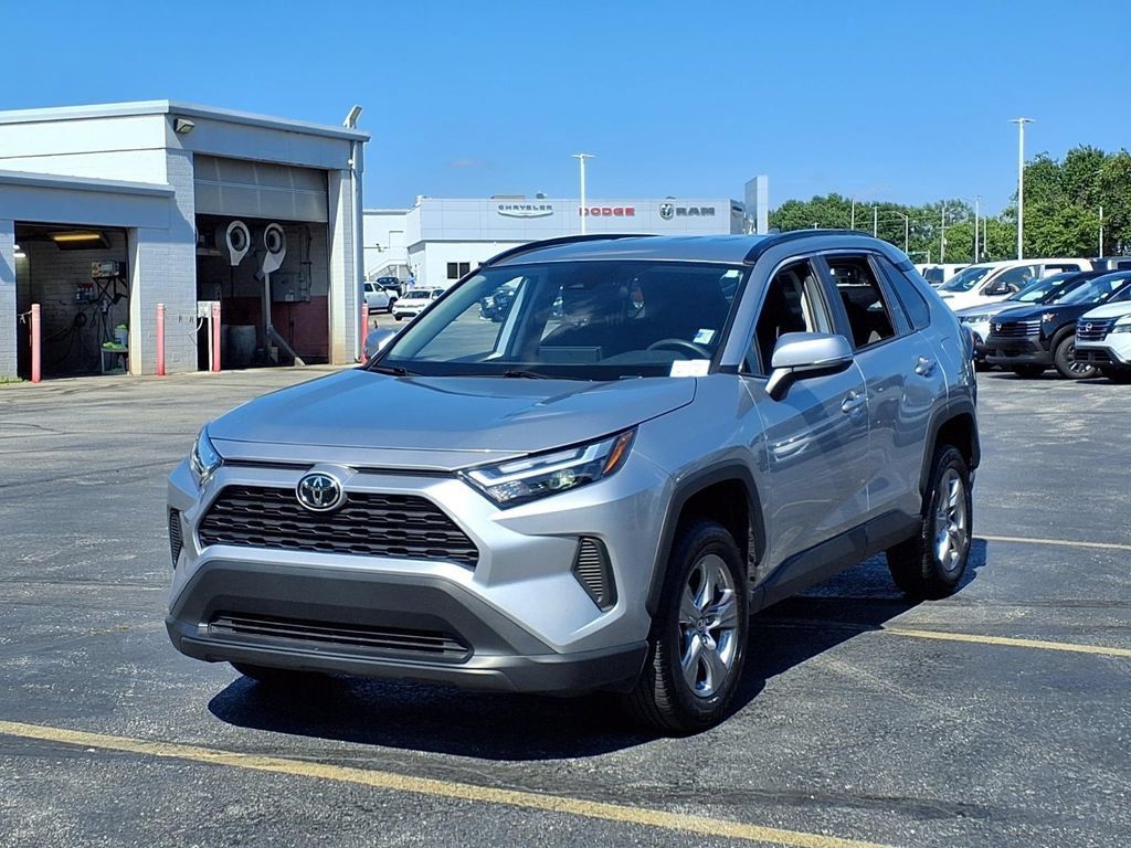 Used 2025 Toyota RAV4 XLE FWD image 2