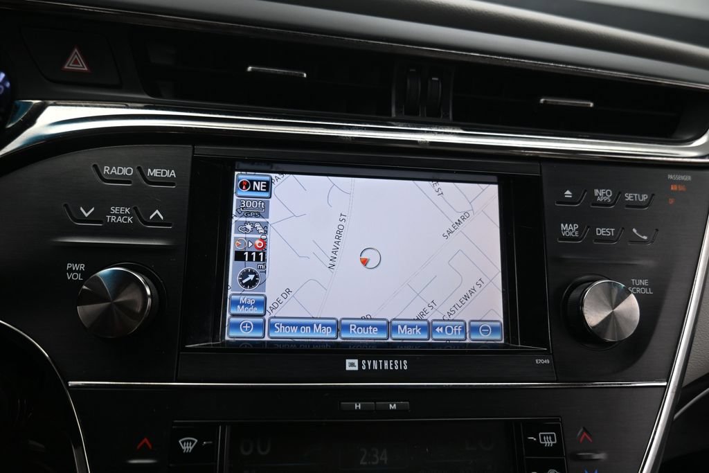 Used 2014 Toyota Avalon Limited w/ Technology Package FWD image 11