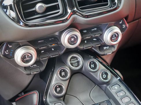 Used 2019 Aston Martin V8 Vantage Coupe RWD image 12