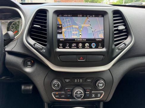 Used 2015 Jeep Cherokee Limited w/ Luxury Group AWD/4WD image 41