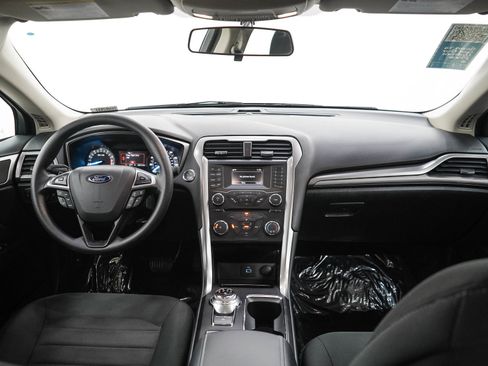 Used 2017 Ford Fusion SE FWD image 13