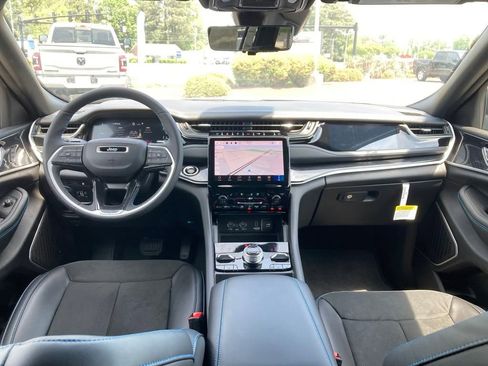 New 2024 Jeep Grand Cherokee Trailhawk w/ Luxury Tech Group III image 13