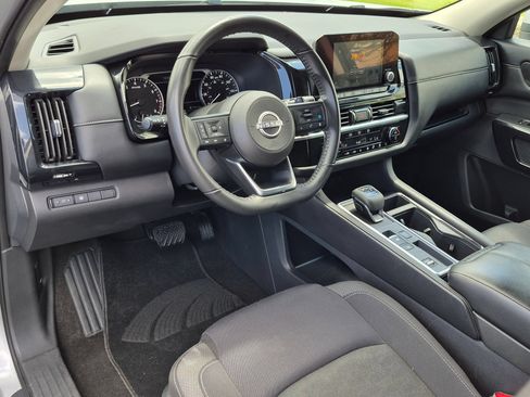 Used 2024 Nissan Pathfinder SV FWD image 16
