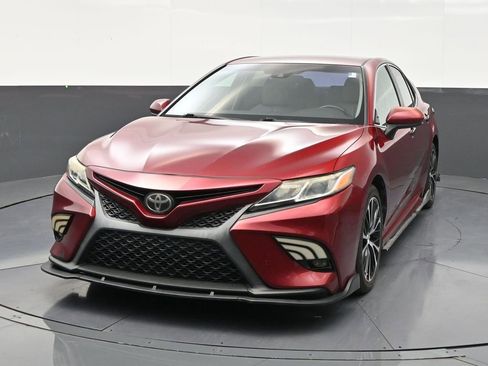 Used 2018 Toyota Camry SE FWD image 8