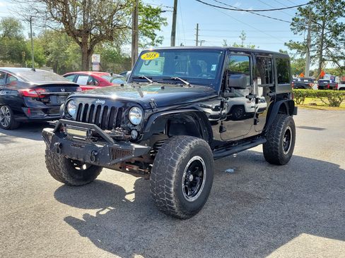 Used 2018 Jeep Wrangler Unlimited Sport S AWD/4WD image 3