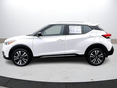Used 2019 Nissan Kicks SR w/ SR Premium Package image 6