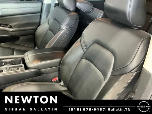 Used 2025 Nissan Pathfinder SL w/ Cargo Package FWD image 8