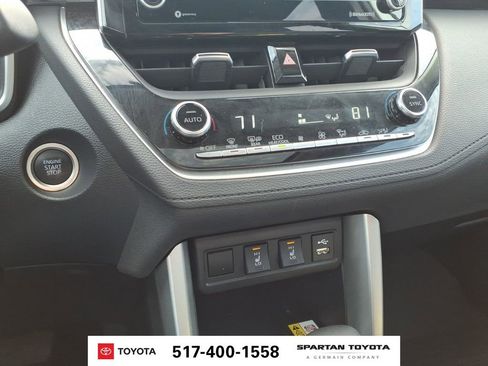 Used 2022 Toyota Corolla Cross XLE w/ Convenience Package AWD/4WD image 22