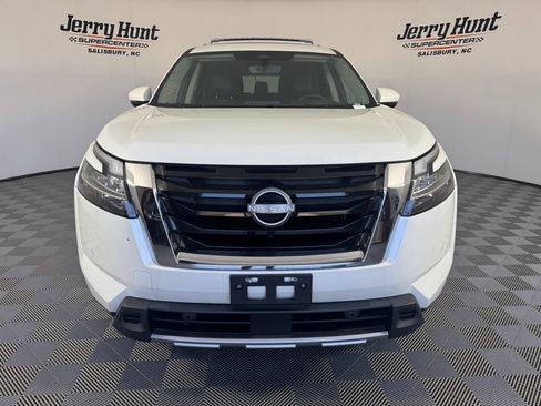 Used 2023 Nissan Pathfinder Platinum AWD/4WD image 5