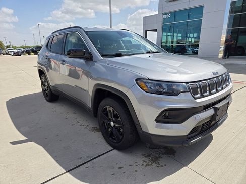 Used 2022 Jeep Compass Latitude AWD/4WD image 1